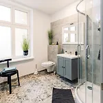 Апартаменты Elvis Apartment/11 Beds/6 Bedrooms/riga Old Town Рига