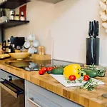 Elvis Apartment/11 Beds/6 Bedrooms/riga Old Town Апартаменты Рига