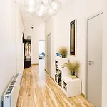 Elvis Apartment/11 Beds/6 Bedrooms/riga Old Town