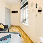 Elvis Apartment/11 Beds/6 Bedrooms/riga Old Town