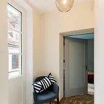 Elvis Apartment/11 Beds/6 Bedrooms/riga Old Town شقة