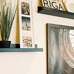 Elvis Apartment/11 Beds/6 Bedrooms/riga Old Town شقة ريغا