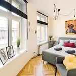 Elvis Apartment/11 Beds/6 Bedrooms/riga Old Town
