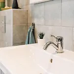 Elvis Apartment/11 Beds/6 Bedrooms/riga Old Town *