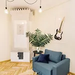 Elvis Apartment/11 Beds/6 Bedrooms/riga Old Town شقة ريغا