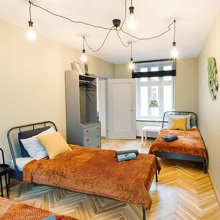 Elvis Apartment/11 Beds/6 Bedrooms/riga Old Town Appartamento