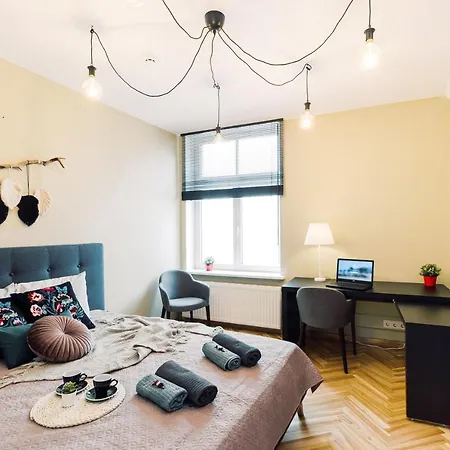 Elvis Apartment/11 Beds/6 Bedrooms/riga Old Town *