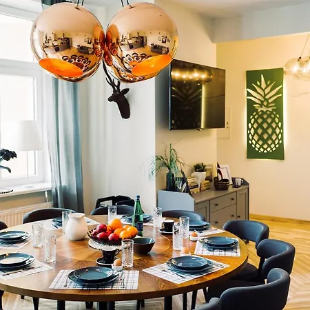 Elvis Apartment/11 Beds/6 Bedrooms/riga Old Town *