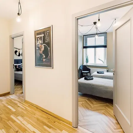 Elvis Apartment/11 Beds/6 Bedrooms/riga Old Town * Рига