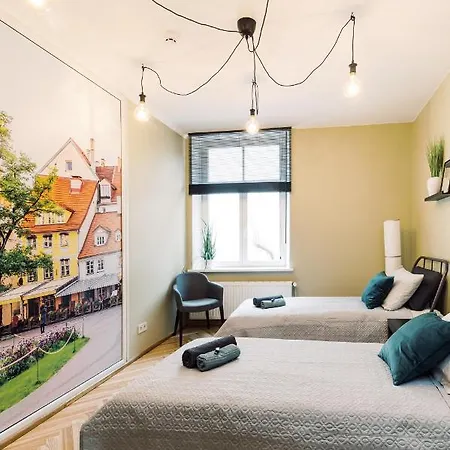 Elvis Apartment/11 Beds/6 Bedrooms/riga Old Town Appartamento