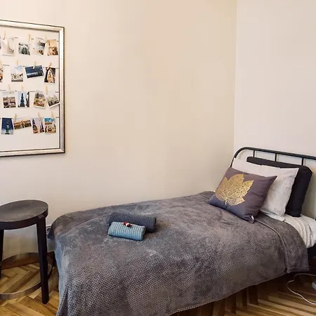 Elvis Apartment/11 Beds/6 Bedrooms/riga Old Town Riga