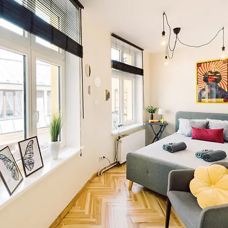 Elvis Apartment/11 Beds/6 Bedrooms/riga Old Town