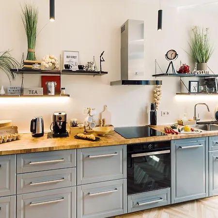 Elvis Apartment/11 Beds/6 Bedrooms/riga Old Town Appartamento *