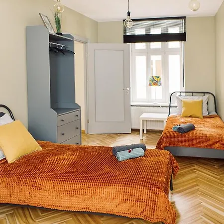 Elvis Apartment/11 Beds/6 Bedrooms/riga Old Town Appartamento