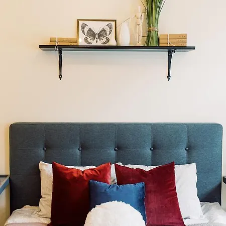 Elvis Apartment/11 Beds/6 Bedrooms/riga Old Town