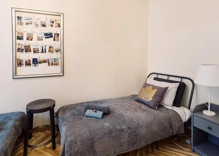 Elvis Apartment/11 Beds/6 Bedrooms/riga Old Town ריגה