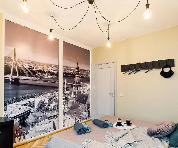 Elvis Apartment/11 Beds/6 Bedrooms/riga Old Town Appartement *