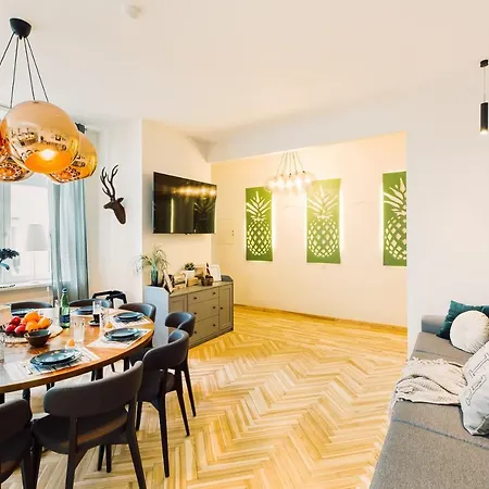 Elvis Apartment/11 Beds/6 Bedrooms/riga Old Town Riga