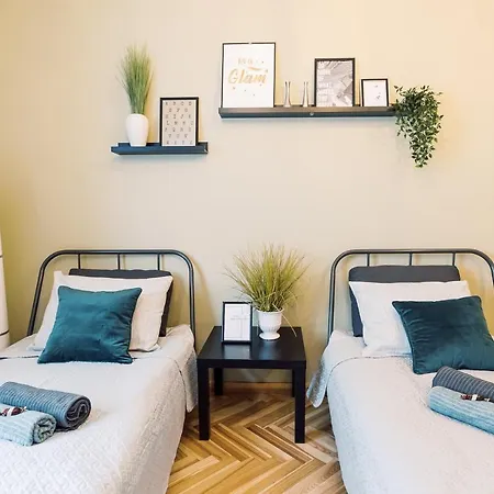 Elvis Apartment/11 Beds/6 Bedrooms/riga Old Town *