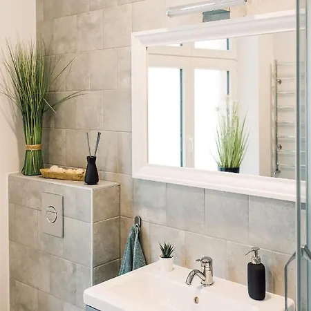 Elvis Apartment/11 Beds/6 Bedrooms/riga Old Town Apartman