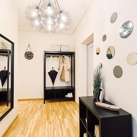 Elvis Apartment/11 Beds/6 Bedrooms/riga Old Town Riga