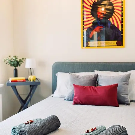 Elvis Apartment/11 Beds/6 Bedrooms/riga Old Town