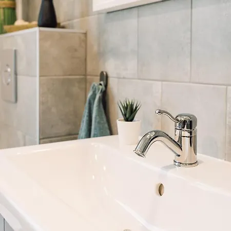 Elvis Apartment/11 Beds/6 Bedrooms/riga Old Town *