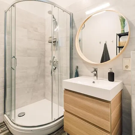 Elvis Apartment/11 Beds/6 Bedrooms/riga Old Town Apartman *