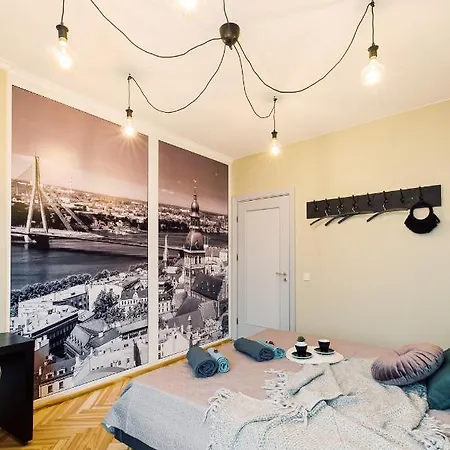 Elvis Apartment/11 Beds/6 Bedrooms/riga Old Town Apartman *