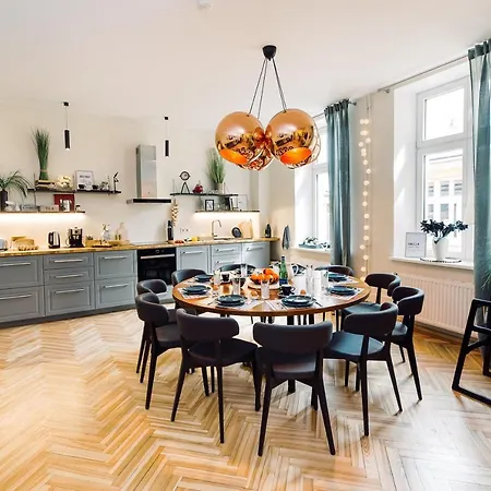 Elvis Apartment/11 Beds/6 Bedrooms/riga Old Town