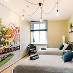 Elvis Apartment/11 Beds/6 Bedrooms/riga Old Town Apartman