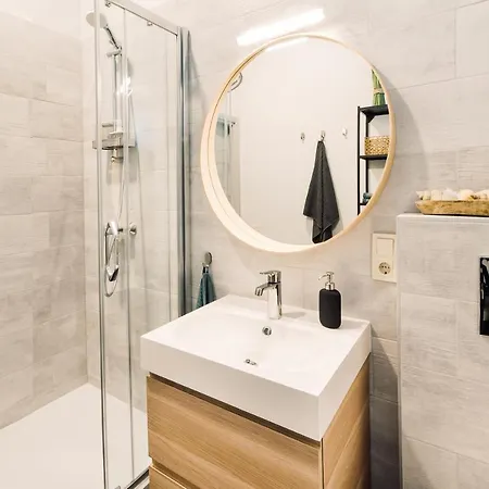 Elvis Apartment/11 Beds/6 Bedrooms/riga Old Town Riga