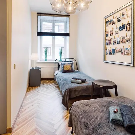Elvis Apartment/11 Beds/6 Bedrooms/riga Old Town *