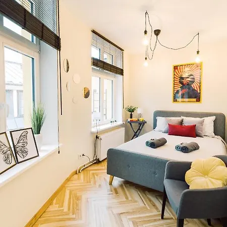 Elvis Apartment/11 Beds/6 Bedrooms/riga Old Town