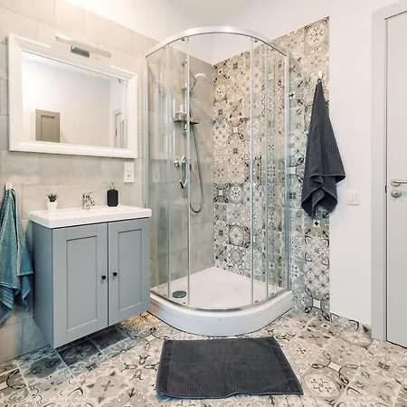 Elvis Apartment/11 Beds/6 Bedrooms/riga Old Town