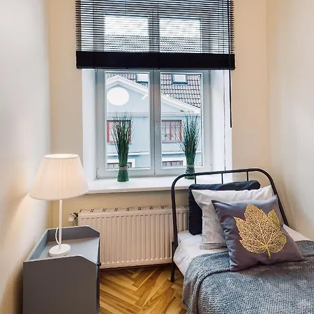 Elvis Apartment/11 Beds/6 Bedrooms/riga Old Town