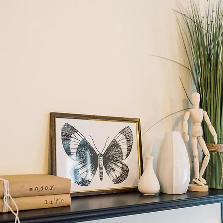 Elvis Apartment/11 Beds/6 Bedrooms/riga Old Town Lägenhet