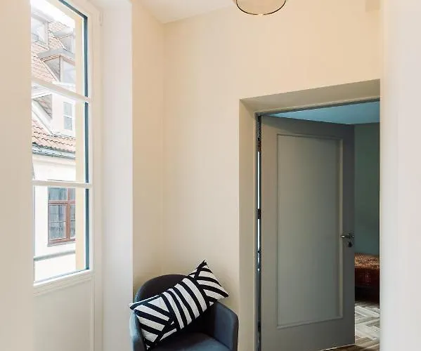 Elvis Apartment/11 Beds/6 Bedrooms/riga Old Town Apartment