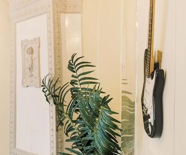 Elvis Apartment/11 Beds/6 Bedrooms/riga Old Town Apartment Riga