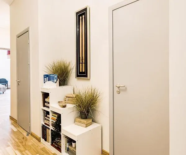 Elvis Apartment/11 Beds/6 Bedrooms/riga Old Town Apartment Riga