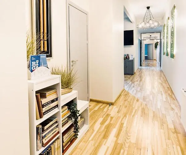 Elvis Apartment/11 Beds/6 Bedrooms/riga Old Town Apartment