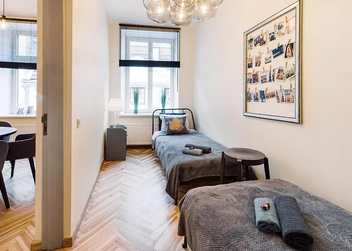 Elvis Apartment/11 Beds/6 Bedrooms/riga Old Town *