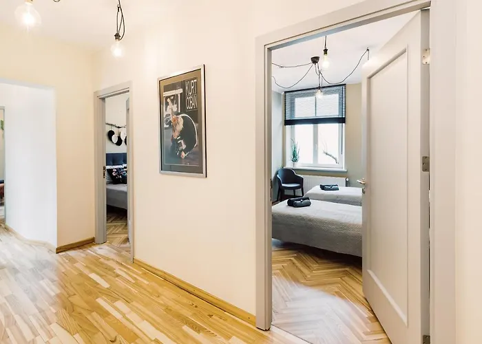 Elvis Apartment/11 Beds/6 Bedrooms/riga Old Town * Riga