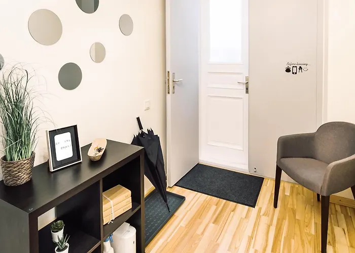 Elvis Apartment/11 Beds/6 Bedrooms/riga Old Town *