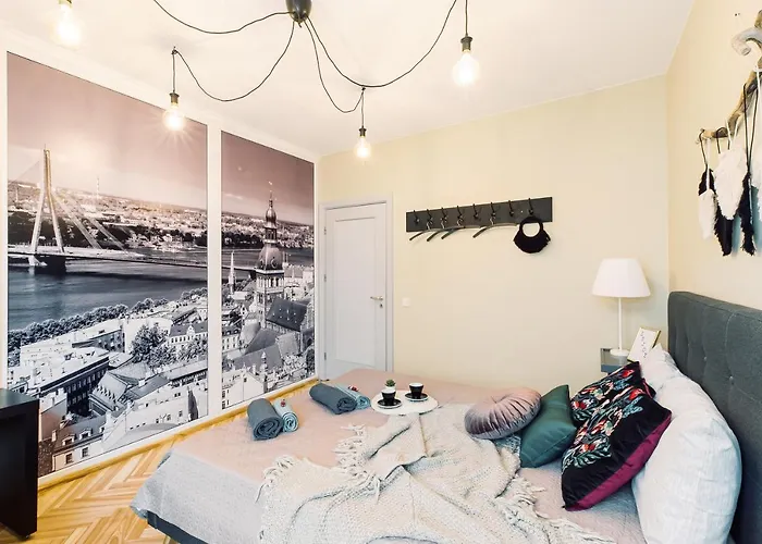 Elvis Apartment/11 Beds/6 Bedrooms/riga Old Town Apartment