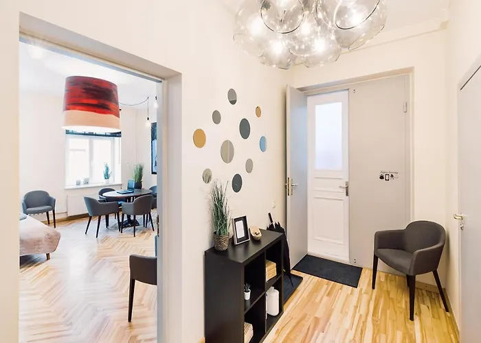 Elvis Apartment/11 Beds/6 Bedrooms/riga Old Town Apartment